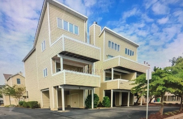 Condominio en la playa de Fenwick Island con piscina TOTALMENTE RENOVADO y bien equipado
