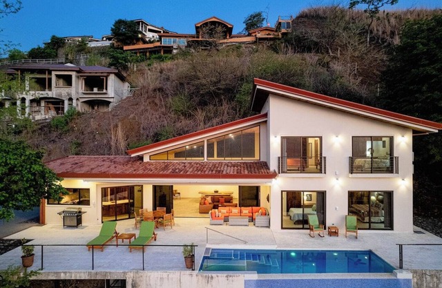 Oceanview Home Tranquil Sunsets of Hermosa Beach