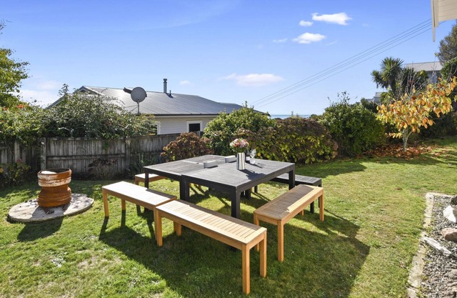 OCEANVIEW VILLA - NELSON HOLIDAY HOME, family friendly in Nelson