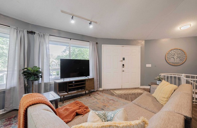 Octagonal Home & Wrap-Around Porch - Opulent Oasis