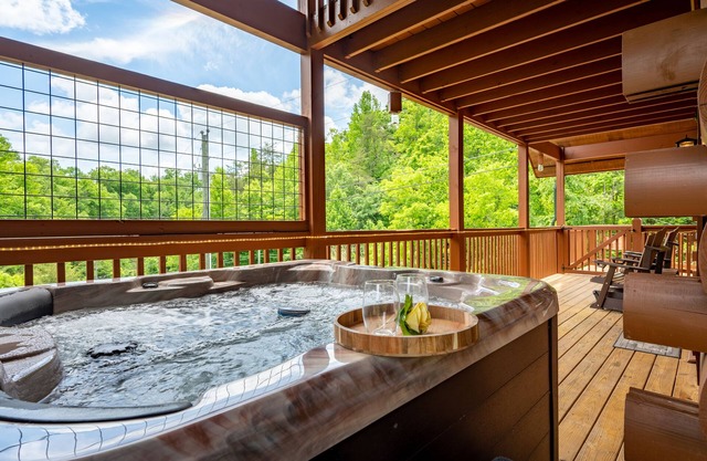 Save This August! Quiet & Cozy King Beds Games Hot Tub Easy Access!