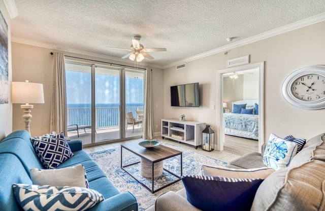 HERMOSO CONDOMINIO con ENORME BALCON! * INVIERNO ACTUALIZADO 2020! ¡NUEVO EN ALQUILERES!* *