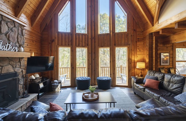 ❤️ of Hocking Hills 🌲 Hot Tub, Wifi, Close to Trails + Caves, 11 Secluded Acres