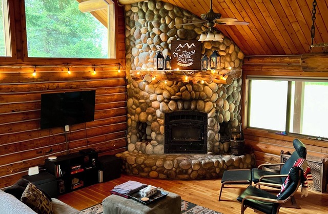 Off-Grid 2 Bedroom Cabin - Near Missoula, Glacier National Park, Whitefish