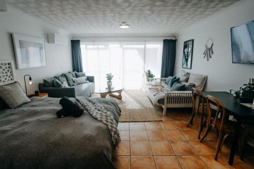 Ohana - Stylish Central Byron Studio - free secure parking