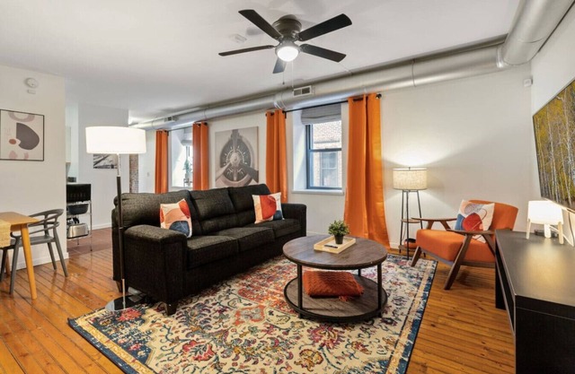 Old City Apartment with WiFi and Walkable to sites