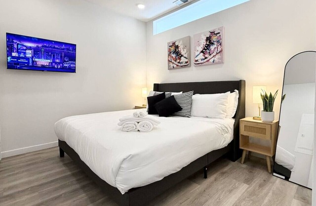 Old City King 1Br Apt Near Historic Sites with Gym