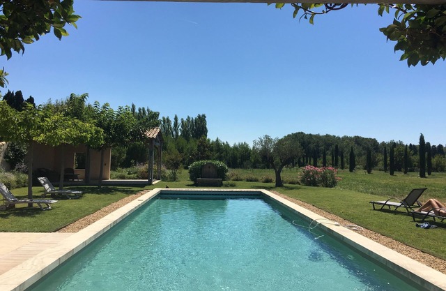 Antiguo molino elegantemente renovado cerca de Saint Rémy de Provence