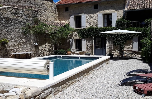 Antigua casa restaurada Provenzal de vacaciones con piscina, desde gr. 4.
