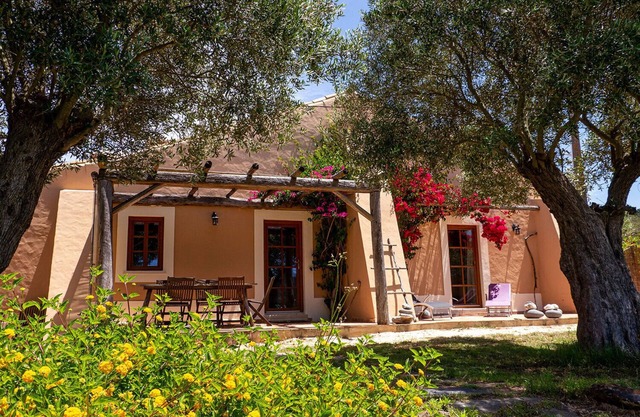 OLIVEIRA HOUSE - A Tranquil Retreat 5 min away from the beach (Monte D. Sancho)