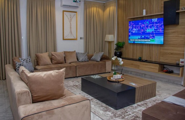 Olivia Gardens 1