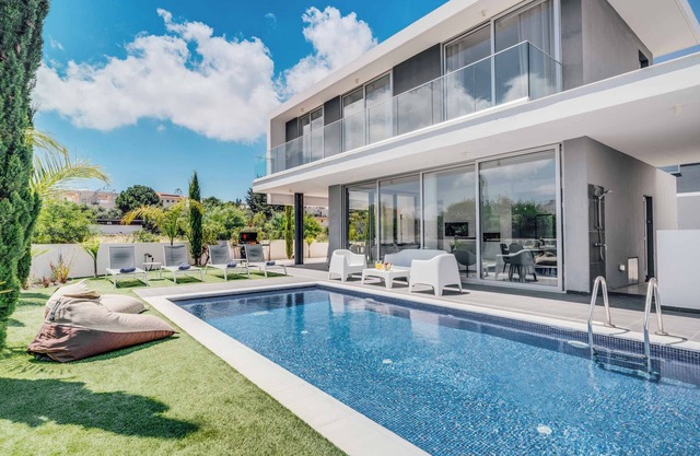 Olivine Pearl OL15 - Three Bedroom Villa, Sleeps 6
