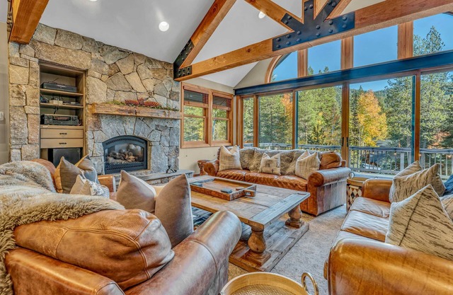 Olympic Valley Getaway with Hot Tub & 2 Wet Bars