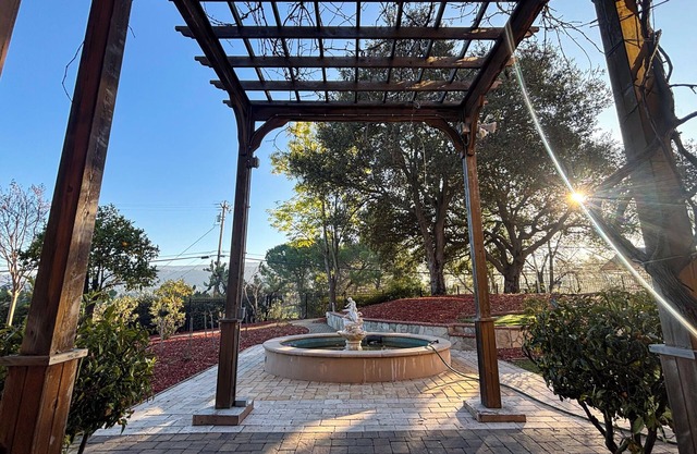 Muse II: NEW Luxury 5-Bedroom Mansion: Pool, Pianos, KTV & Skyline Bliss