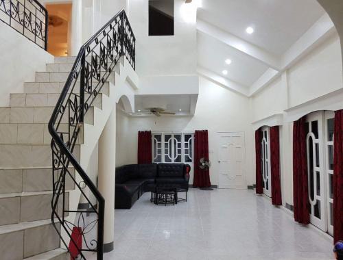 OMG Guesthouse Room for 3 Upper level
