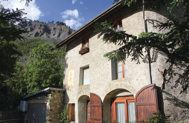 En un sitio excepcional, antigua casa de piedra al borde del parque Ecrins