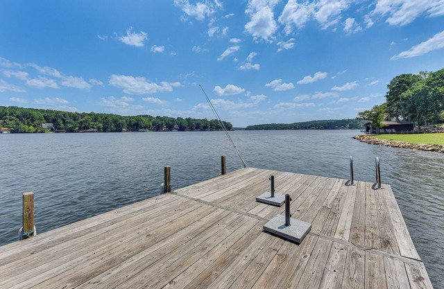 On Lake Tillery: Spacious Home w/ Screened Porch!