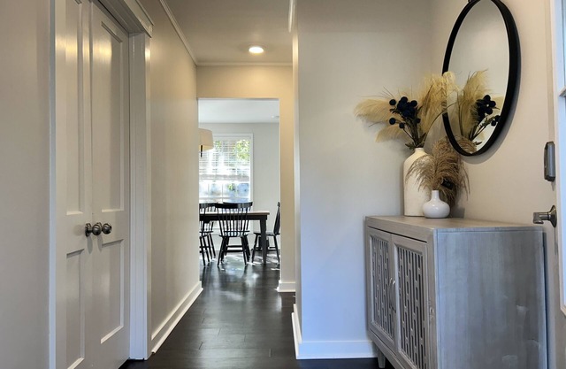 Quiet, Clean & Fully Equipped home with 6 beds; Fast Wi-Fi + second screen