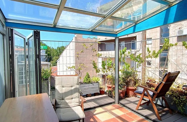 En La Terraza La Vida Joy Mansard Top Kitchen