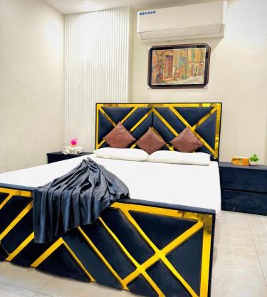 One Bed Designer Luxury Apartment Mehar Suites