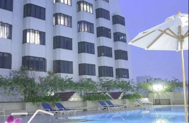 ONE BEDROOM 25 FLOOR WITH TWO BALCONY ,POOL,GYM AND NEAR BTS