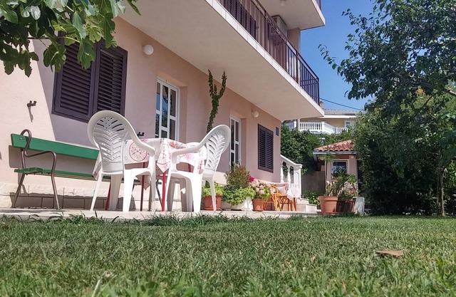 Apartamento de una habitación con una terraza Novi Vinodolski (A-5587-b)