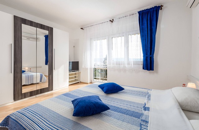 Apartamento de una habitación con balcón y vista al mar Klenovica, Novi Vinodolski (A-5575-a)