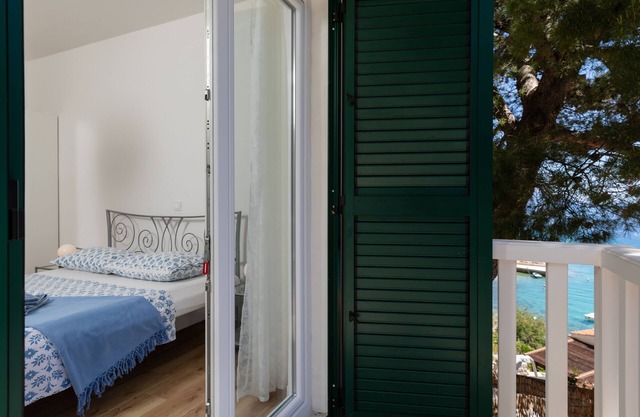 Apartamento de una habitación en la playa Mimice, Omis (A-2736-c)