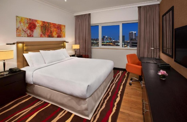 One Bedroom Apartment Near Mall Of Emirates By Luxury Bookings