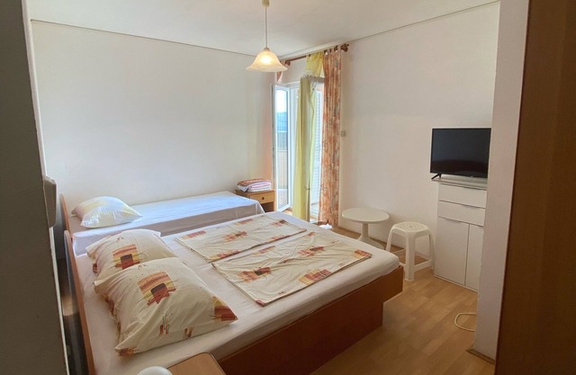 Apartamento de una habitación con balcón y vista al mar Lopar, Rab (A-23747-c)