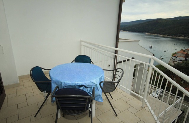 Apartamento de una habitación con terraza y vista al mar Rabac, Labin (A-7474-c)