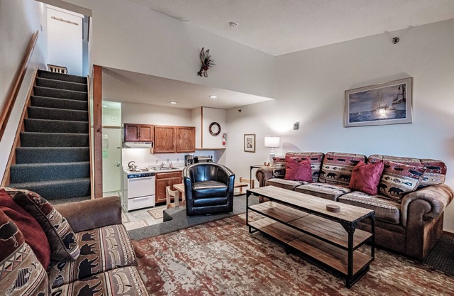 One bedroom Cascades C-22 sleeps 6