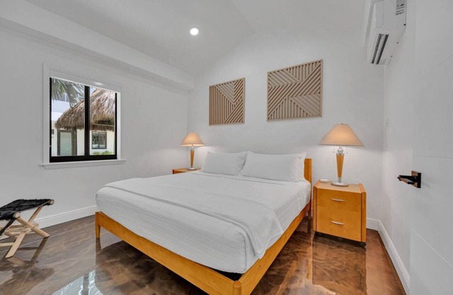 One Bedroom King Suite in a Tropical Retreat Freedom House Fort Lauderdale FL