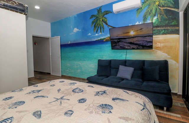 One bedroom. Outdoor Pool, outdoor grill, mezzanine floor. Kids welcome