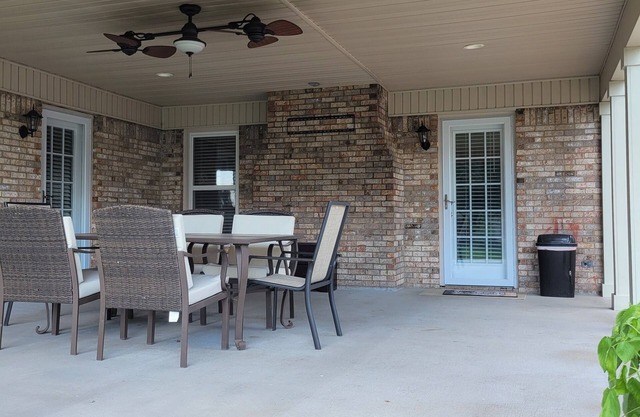 One level home close to interstate and 25 minutes to Nashville.