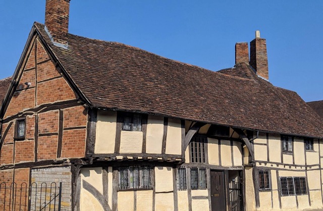 Un tribunal de albañiles, STRATFORD-UPON-AVON