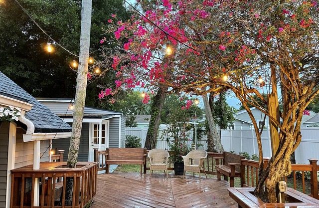 One-of-a-kind Cottage by the Sea- Golf Cart friendly!
