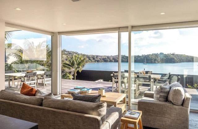 Oneroa Luxury Waterfront - Stay Waiheke