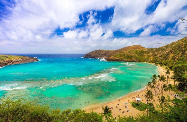 Casa de vacaciones abierta y relajante con una impresionante vista panorámica al mar