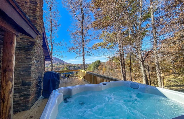 LOW JUNE RATES! MountainTop Meadows - 2BR/1BA Hot Tub & Mtn Views