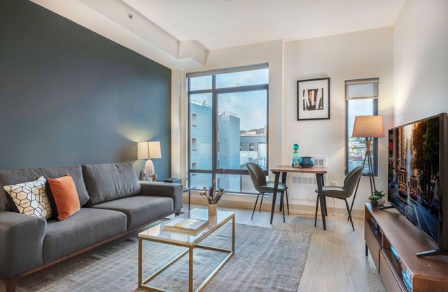 Open Hayes Valley Studio w/ Rooftop, W/D, 1 min to BART by Blueground