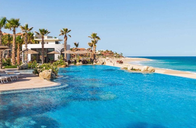 Open!! Nov 30-Dec 7 & Dec 14-21 2 BR/3 ba, ELITE luxury resort, ocean front!