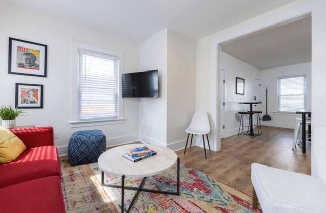 Open Plan Mystic Center, Big 2BR w/ Parking