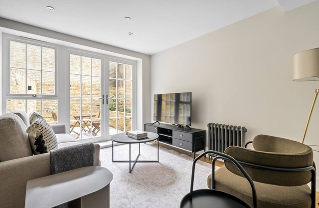 Open plan Waterloo, 2BR, New build, terrace, by Blueground