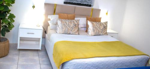 Optimum Stay Self Catering Accommodation - Deluxe Room