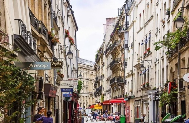 OPULENCE WITH VINTAGE CHARM-A TIMELESS MARAIS CLASSIC