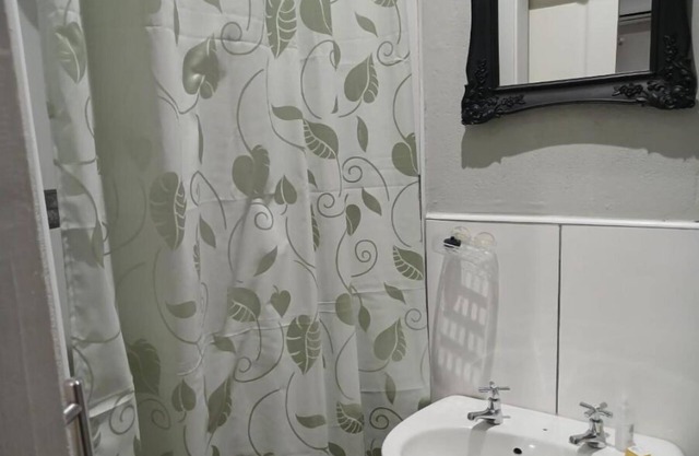 Orchard Guesthouse Twin Room with Garden View