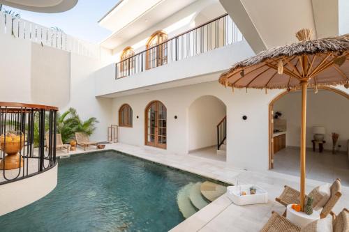 OriVista Luxe Boutique Villa in Canggu-Pool Side 2