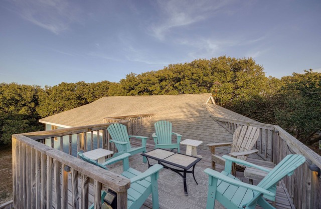 Outer Banks Retreat - Walk to Beach!