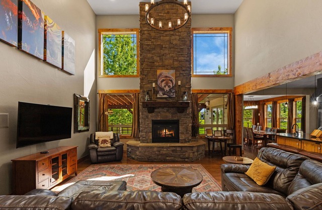 Outpost Oasis- Wonderful 6 bedroom house!